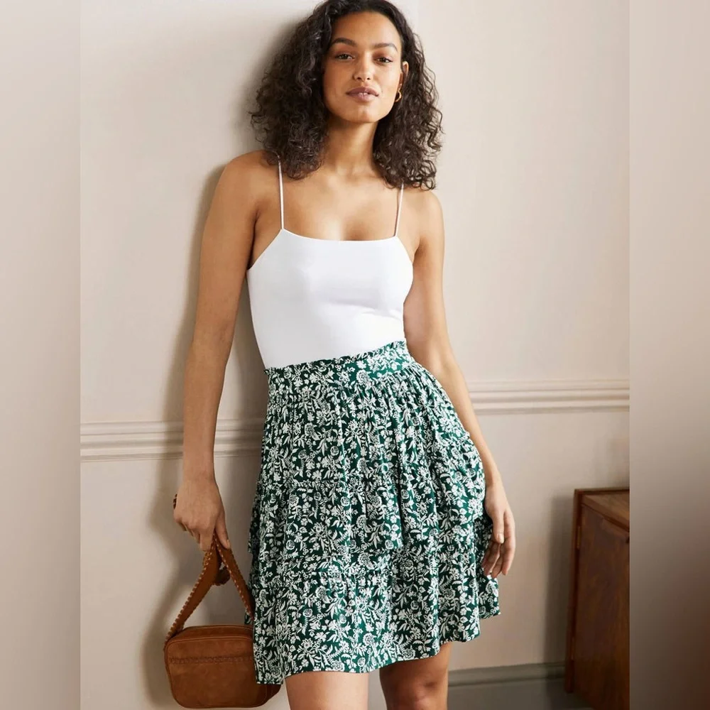 Boden Multi Tiered Crepe Skirt Green Floral Pattern Women’s Size 2P - Picture 2 of 11